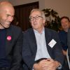 Zinédine Zidane et Franck Riboud (Président de Danone) lors du "Bilan & Perspectives" du "Club des entreprises qui marchent pour ELA" au siège de Boston Consulting Group (BCG) à Paris le 1er décembre 2014