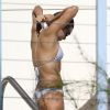 A Miami pour Art Basel, Eva Longoria profite du soleil et de la piscine d'un hôtel. Miami, le 6 décembre 2014.