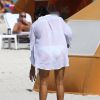 Eva Longoria profite d'une journée ensoleillée sur une plage de Miami. Le 6 décembre 2014.