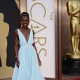  Lupita Nyong'o, ravissante en robe bleu ciel Prada, assiste aux 86e Oscars &agrave; Hollywood, Los Angeles. Le 2 mars 2014. 