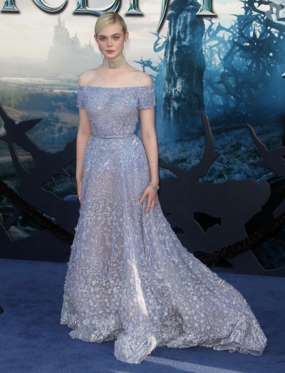 Elle Fanning, habillée d'une robe haute couture Elie Saab (collection printemps-été 2014) lors de l'avant-première du film "Maleficent" à Los Angeles. Le 28 mai 2014.