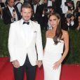  David Beckham (smoking Ralph Lauren Black Label) et sa femme Victoria Beckham, habill&eacute;e d'une robe Victoria Beckham lors du Met Ball 2014. New York, le 5 mai 2014. 