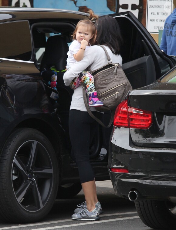 Jenna Dewan achète une boisson avec sa fille Everly à West Hollywood, le 5 décembre 2014.
