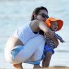Olivia Wilde s'amuse avec son fils Otis à Hawaii, le 8 décembre 2014.