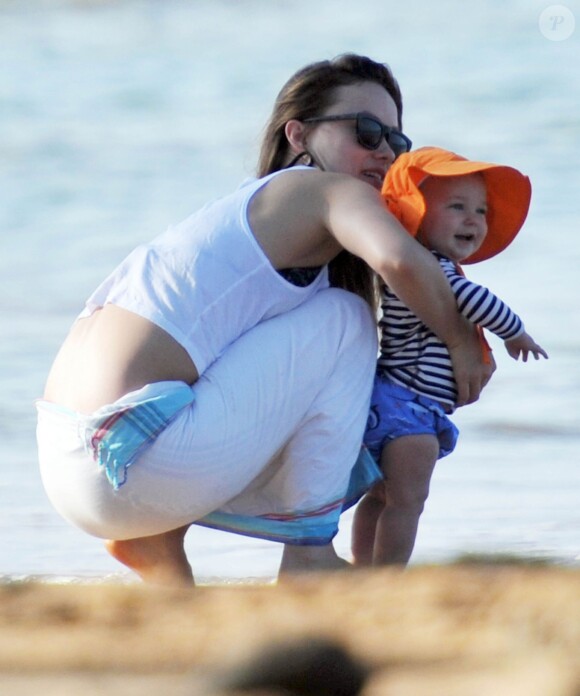 Olivia Wilde s'amuse avec son fils Otis à Hawaii, le 8 décembre 2014.