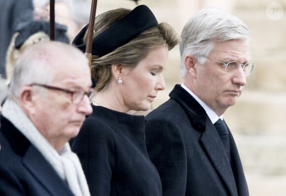 Le roi Albert, la reine Mathilde et le roi Philippe de Belgique - Obsèques de la reine Fabiola de Belgique en la cathédrale des Saints Michel et Gudule à Bruxelles. Le 12 décembre 2014