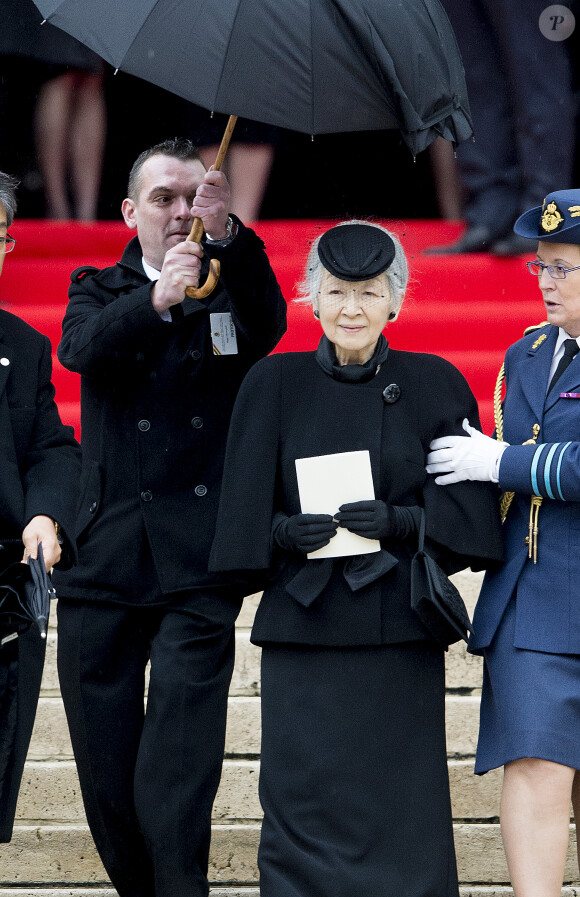 L'impératrice Michiko du Japon - Sorties des obsèques de la reine Fabiola de Belgique en la cathédrale des Saints Michel et Gudule à Bruxelles, le 12 décembre 2014.