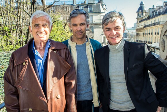 Exclusif - Jean-Paul Belmondo, son fils Paul et le producteur Cyril Viguier fêtent la concrétisation du documentaire qui va être tourné pour TF1 sur Jean-Paul Belmondo le 20 mars 2014