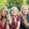 Portrait des princesses Alexia, Ariane et Catharina-Amalia des Pays-Bas, filles du roi Willem-Alexander et de la reine Maxima, réalisé à la Villa Eikenhorst à Wassenaar à l'automne 2014 par Jeroen van der Meyde et publié en décembre par la cour néerlandaise.