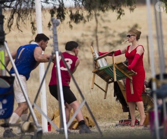 Liam Hemsworth et Kate Winslet sur le tournage de The Dressmaker à Horsham, Australie, le 10 décembre 2014.
