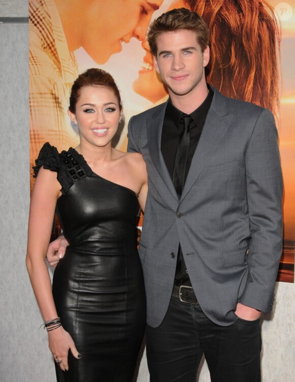 Miley Cyrus et Liam Hemsworth à Hollywood, Los Angeles, le 25 mars 2010.