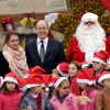 Le prince Albert II de Monaco, en l'absence de son épouse Charlene qui vient d'accoucher, a pu compter le 17 décembre 2014 sur la complicité de Louis Ducruet et sa demi-soeur Camille Gottlieb, enfants de la princesse Stéphanie, pour animer le goûter de Noël offert au palais princier à plus de 500 enfants monégasques et leur distribuer des cadeaux.