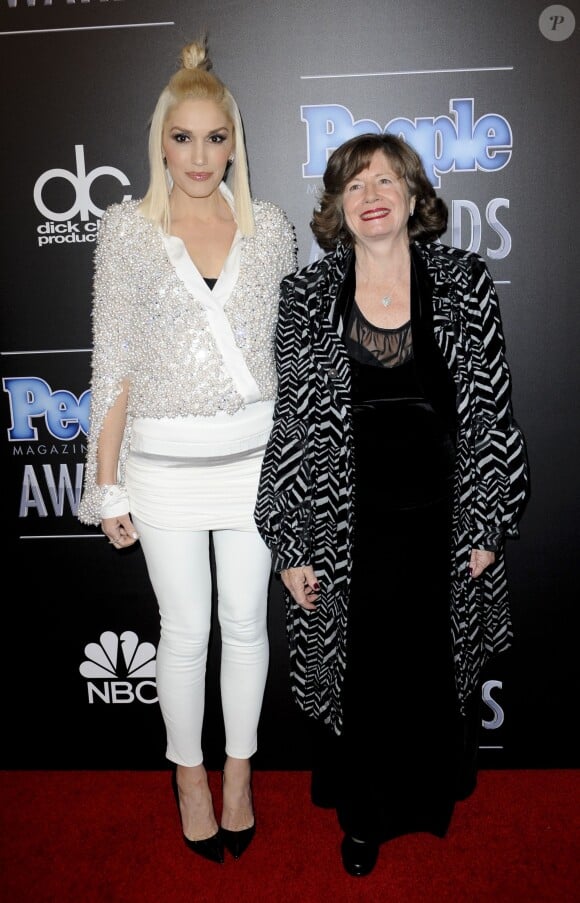 Gwen Stefani et sa mère Patti Flynn - Soirée "People Magazine Awards" à Los Angeles le 18 décembre 2014.
