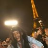La chanteuse Rihanna a donné rendez-vous à ses fans à 17h15 au Trocadéro à Paris, le 18 décembre 2014, via un message sur twitter pour le tournage de son nouveau clip, extrait de son huitième album, à paraître début 2015.  