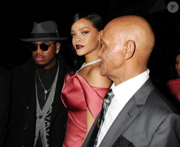 Ne-Yo, Rihanna et son grand-père Lionel Braithwaite à la Soirée du premier "Bal de Diamant" à Beverly Hills. Le 11 décembre 2014.  