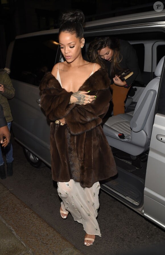 Rihanna à la sortie de la soirée British fashion awards 2014 à Londres, le 1er décembre 2014  