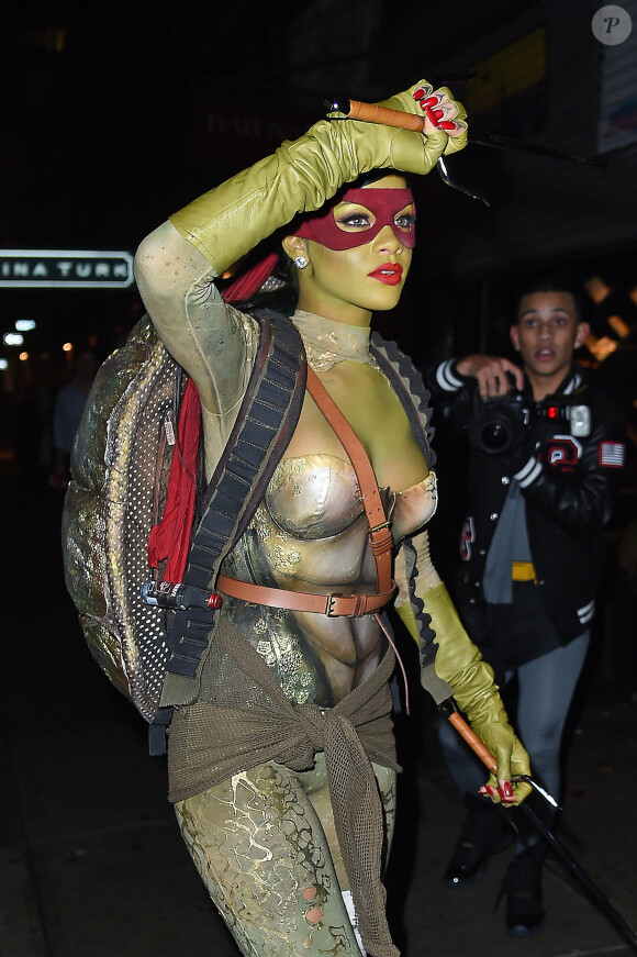Rihanna déguisée en Tortue Ninja pour Halloween à New York le 31 octobre 2014. 