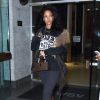 Rihanna (chaussures New Balance, sac Louis Vuitton) est allée chez le dentiste à New York, le 21 octobre 2014  