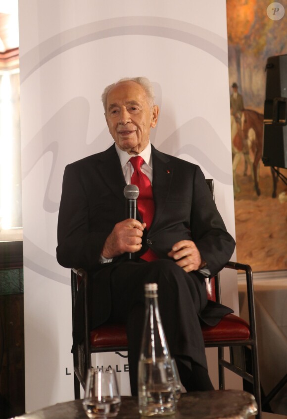 Exclusif - Shimon Peres fait un discours à l'occasion d'un événement organisé par Le Cercle des Médias, à Paris le 17 décembre 2014.