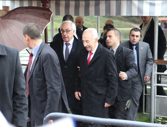 Exclusif - Shimon Peres assiste à un événement organisé par Le Cercle des Médias, à Paris le 17 décembre 2014.