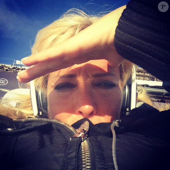 Ophélie Winter - et sa nouvelle coupe - en vacances à la montagne, vendredi 19 décembre 2014.