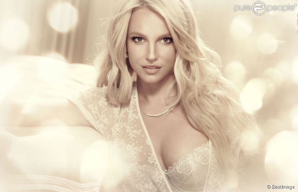  Britney Spears prend la pose en tenue sexy, pour sa ligne de lingerie &quot;The Intimate Britney Spears&quot;, en novembre 2014. 