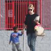 Exclusif - Charlize Theron va déjeuner au restaurant japonais avec son fils Jackson à Los Angeles, le 21 décembre 2014.