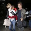 Charlize Theron, son fils Jackson et son petit ami Sean Penn arrivent à l'aéroport de Los Angeles, le 29 mai 2014