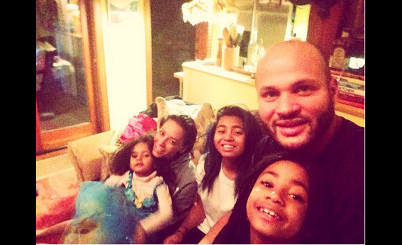 Melanie Brown en compagnie de ses filles Madison, Phoenix et Angel ainsi que son mari Stephen Belafonte, postée sur instagram le 26 décembre 2014