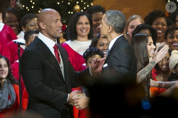 Le président Barack Obama et Dwayne Johnson lors de l'enregistrement du concert Christmas in Washington à Washington, le 14 décembre 2014