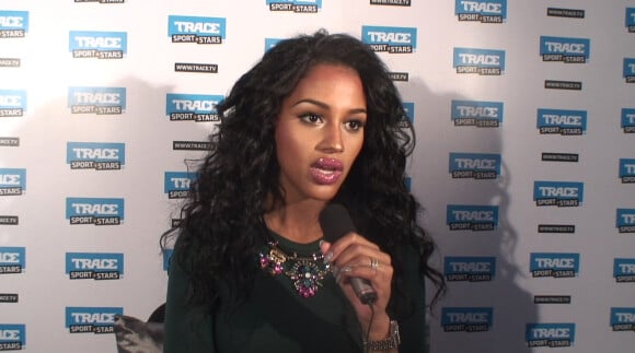 La bombe Fanny Neguesha en interview pour Purepeople, en décembre 2014