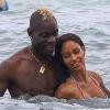 Le footballeur Mario Balotelli et sa jolie fiancée Fanny Neguesha en vacances à Miami le 6 juillet 2014.