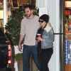 Exclusif - Christina Aguilera et son fiancé Matthew Rutler font leur shopping de Noël au Beverly Glen Market à Los Angeles. Le 21 décembre 2014  