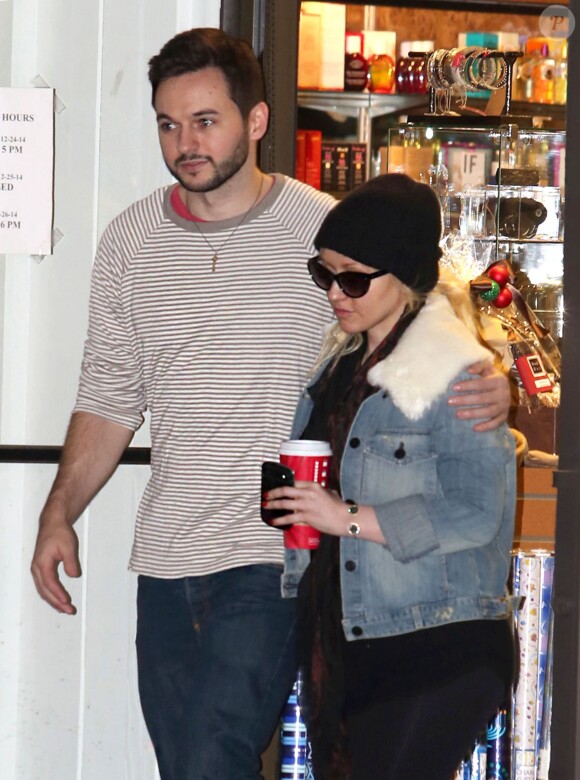 Exclusif - Christina Aguilera et son fiancé Matthew Rutler font leur shopping au Beverly Glen Market à Los Angeles. Le 21 décembre 2014 