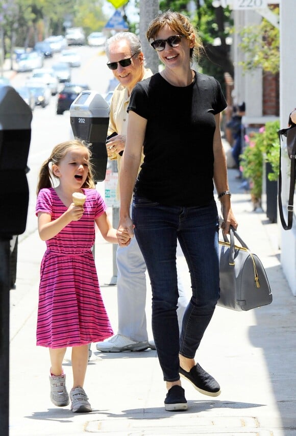 Jennifer Garner et sa fille Seraphina Affleck font du shopping à Santa Monica, le 21 juin 2014. 