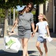  Exclusif - Jennifer Garner fait du shopping avec sa fille Violet &agrave; Brentwood le 17 juin 2014. 