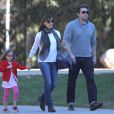  Ben Affleck et sa femme Jennifer Garner emmenent leurs filles Violet et Seraphina au parc a Pacific Palisades, le 24 novembre 2013.  