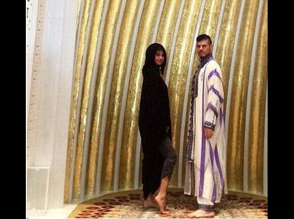 Selena Gomez en visite à la mosquée Cheikh Zayed à Abou Dabi, le 1er janvier 2014
