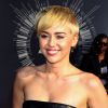 Miley Cyrus arrivant à la cérémonie des MTV Video Music Awards 2014 au Forum à Inglewood, le 24 août 2014 