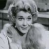 L'actrice Donna Douglas dans la série sitcom The Beverly Hillbillies, dans les années 60.