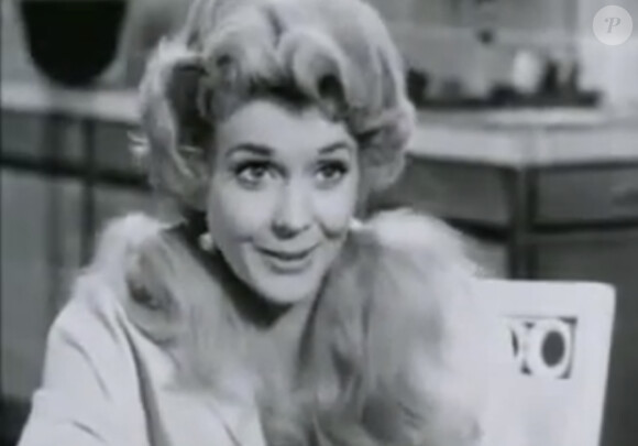 L'actrice Donna Douglas dans la série sitcom The Beverly Hillbillies, dans les années 60.