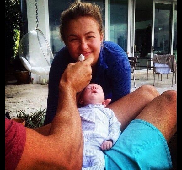 Le 4 décembre 2015, le fiancé d'Hayden Panettiere a posté une photo d'elle en compagnie de sa petite fille Kaya Evdokia..