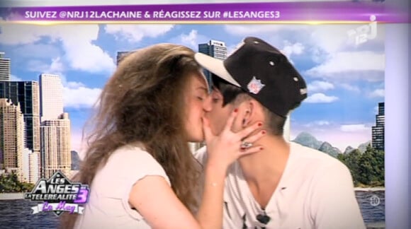 Juliette et Simon s'embrassent sur le plateau des Anges de la télé-réalité - Le Mag le mercredi 23 novembre 2011