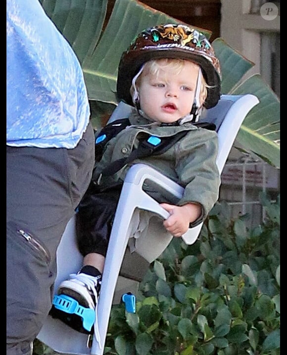 Josh Duhamel fait du vélo avec son fils Axl à Santa Monica, le 4 janvier dernier