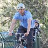 Josh Duhamel fait du vélo avec son fils Axl à Santa Monica, le 4 janvier 2015. 