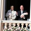 La princesse Charlene et son mari le prince Albert II de Monaco ont officiellement présenté les jumeaux Gabriella et Jacques au balcon du palais princier, le 7 janvier 2015, devant plusieurs milliers de Monégasques et en présence de leurs proches, réunis dans le salon des Glaces.