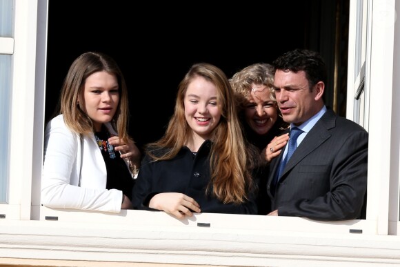 Camille Gottlieb et la princesse Alexandre de Hanovre lors de la présentation officielle des jumeaux Gabriella et Jacques, enfants du prince Albert II et de la princesse Charlene, au balcon du palais princier à Monaco le 7 janvier 2015.