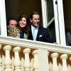 La princesse Caroline de Hanovre, Christopher LeVine et la princesse Stéphanie de Monaco lors de la présentation officielle des jumeaux Gabriella et Jacques, enfants du prince Albert II et de la princesse Charlene, au balcon du palais princier à Monaco le 7 janvier 2015.