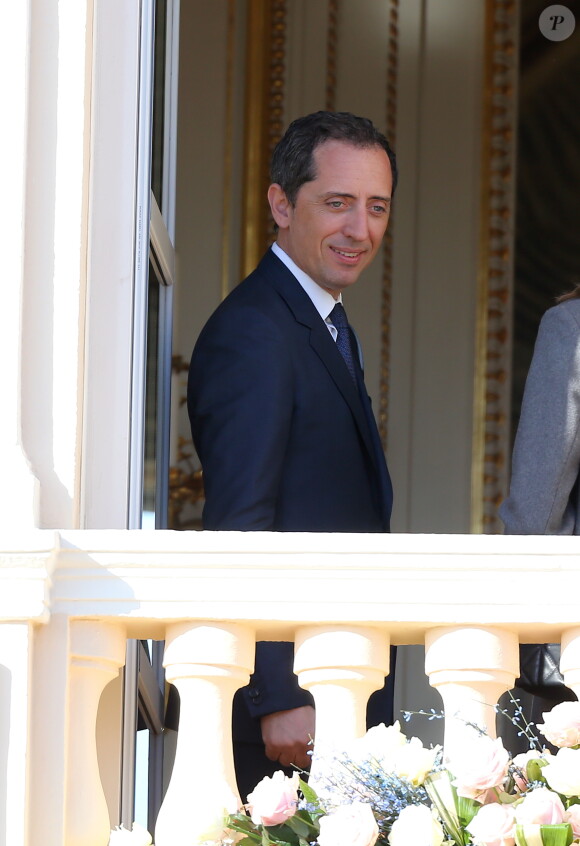 Gad Elmaleh lors de la présentation officielle des jumeaux Gabriella et Jacques, enfants du prince Albert II et de la princesse Charlene, au balcon du palais princier à Monaco le 7 janvier 2015.