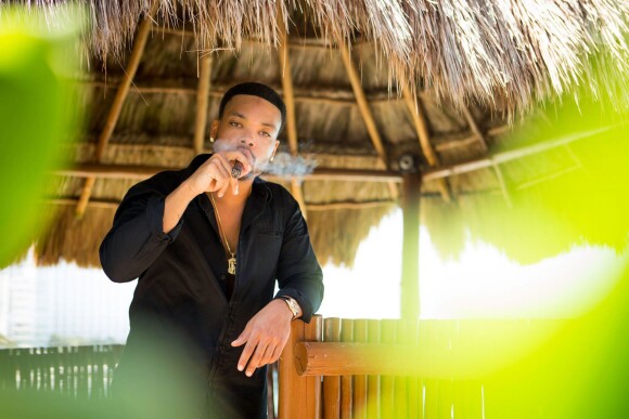 Le fils d'eddie Murphy, Eric Murphy pose sur les plages de Cancun à Mexico, le 3 janvier 2015.